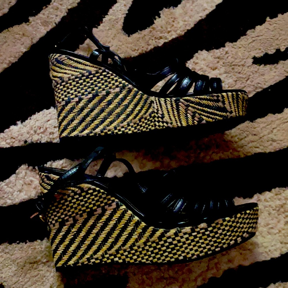 TAHARI Wedge Sandal 7.5